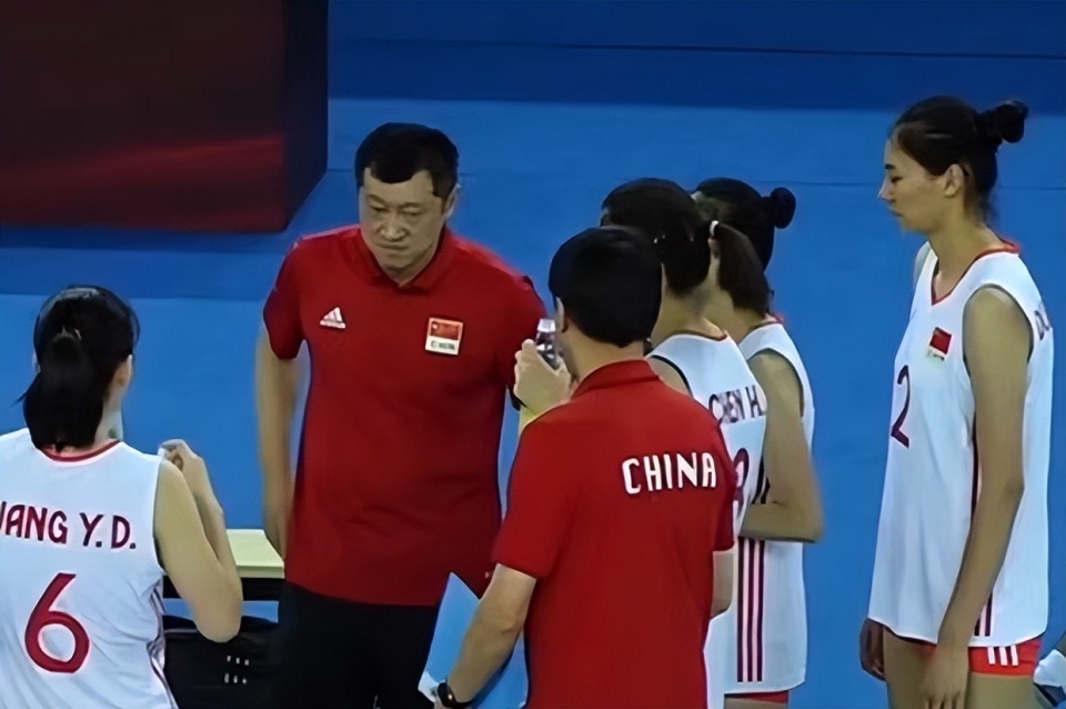 一场2-1绝杀，让中国队争冠起死回生，还送亚洲冠军2连败(中国二队击败中国一队)