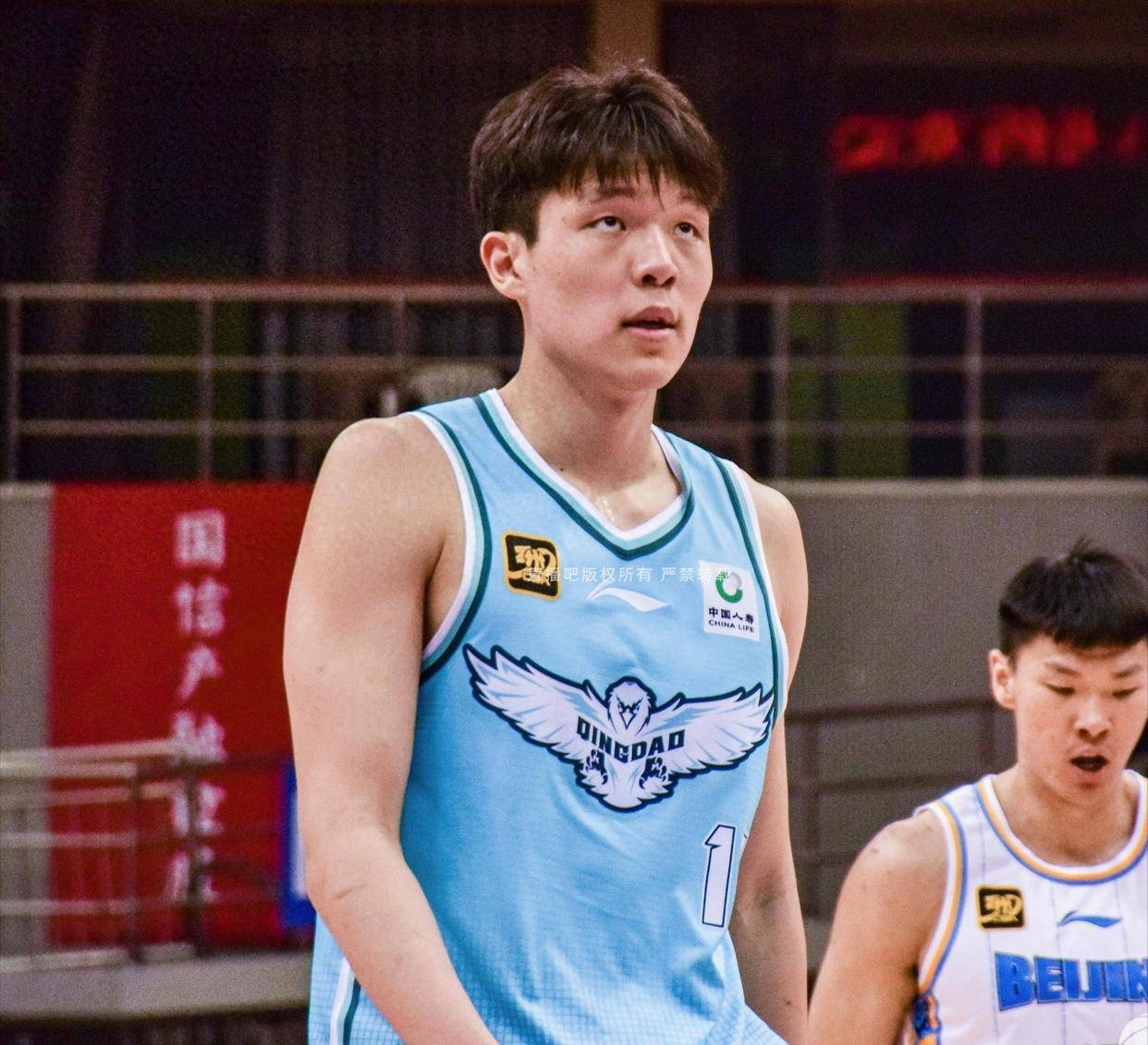 青岛持续对杨瀚森进行特训！NBA级教练个性化指导投篮，积极态度助力融入的简单介绍