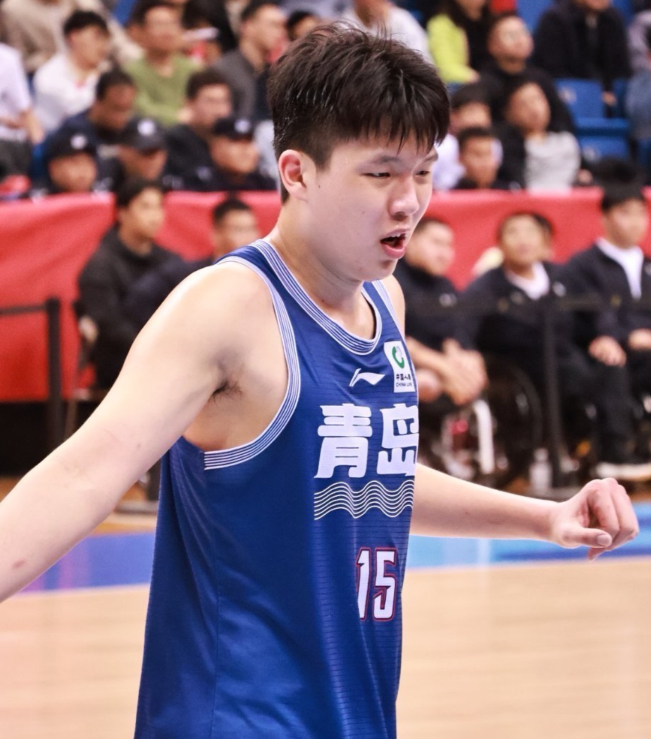 开拓者官推发布杨瀚森登机照：波特兰在等你(杨瀚森篮球)