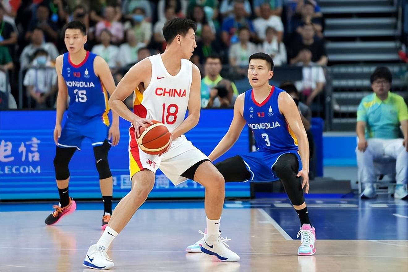 中国男篮大胜蒙古胡金秋20分廖三宁13+9(中国男篮蒙古族运动员)